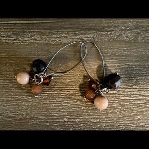 Brown/neural colored drop earrings